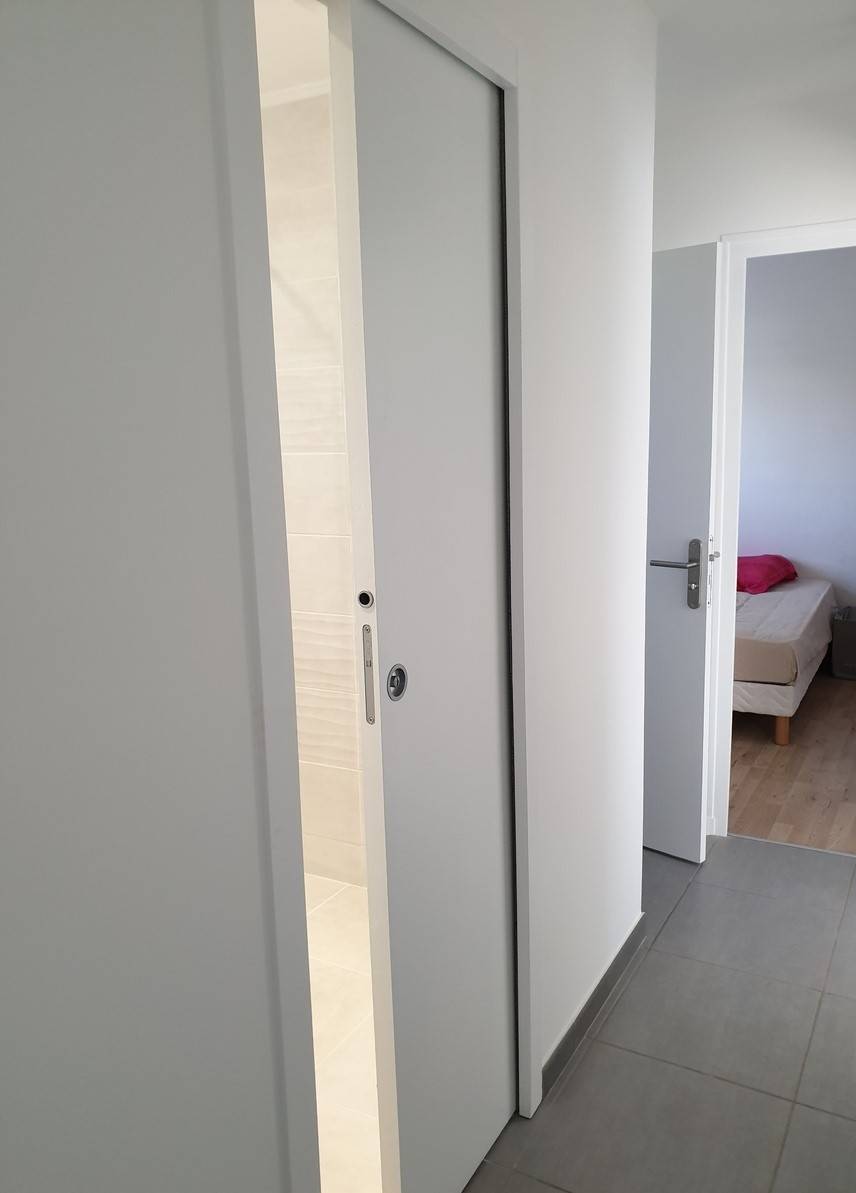 Porte à galandage, Ychoux.jpg